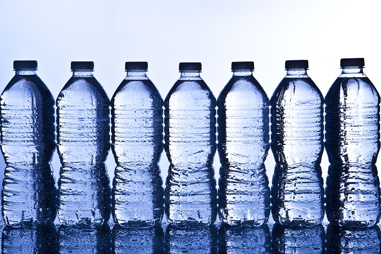 78 % des bouteilles d'eau testées par Agir pour l'Environnement